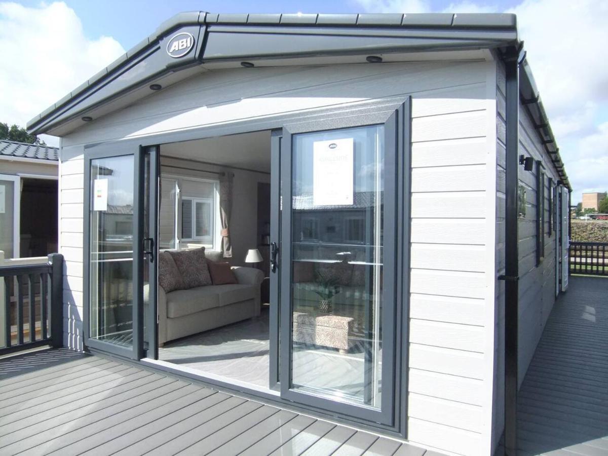 Captivating Bluebell Lodge 2-Bed Cotswolds Caravan ไซเร็นเซสเตอร์ ภายนอก รูปภาพ