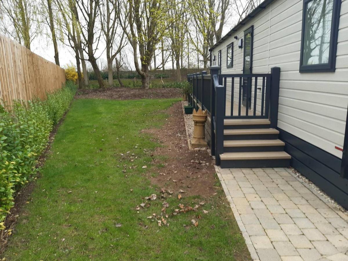 Captivating Bluebell Lodge 2-Bed Cotswolds Caravan ไซเร็นเซสเตอร์ ภายนอก รูปภาพ